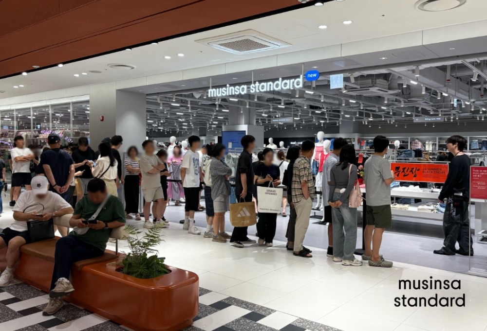 무신사 스탠다드, 신세계 프리미엄아울렛 시흥점 열어