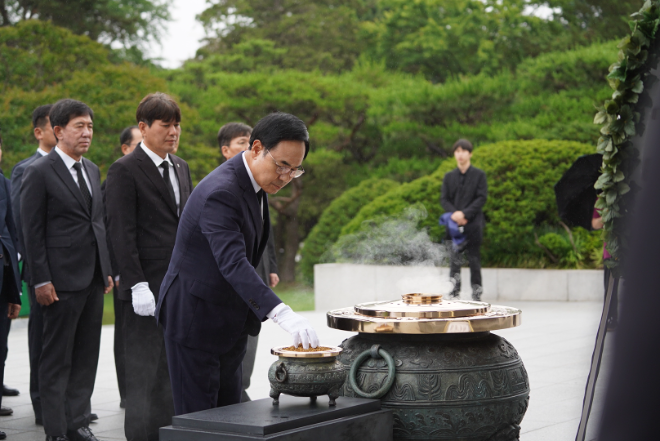 현대로템, 6·25 전쟁 75주년 맞아 현충원 참배