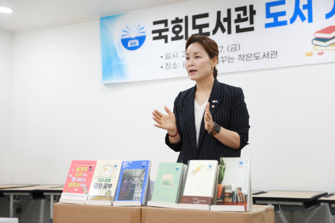 국회도서관, 광명동 작은도서관 두 곳에 도서 700권 기증