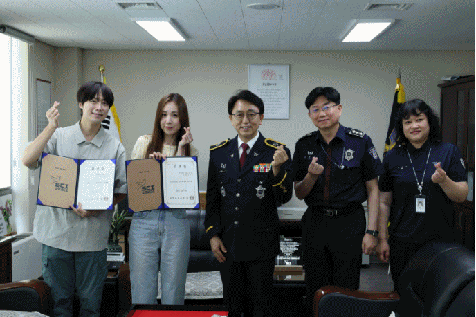 가수(베이비복스) 간미연 씨와 뮤지컬 배우 황바울 씨 부부를 홍보대사로 위촉.(사진제공=소망교도소)