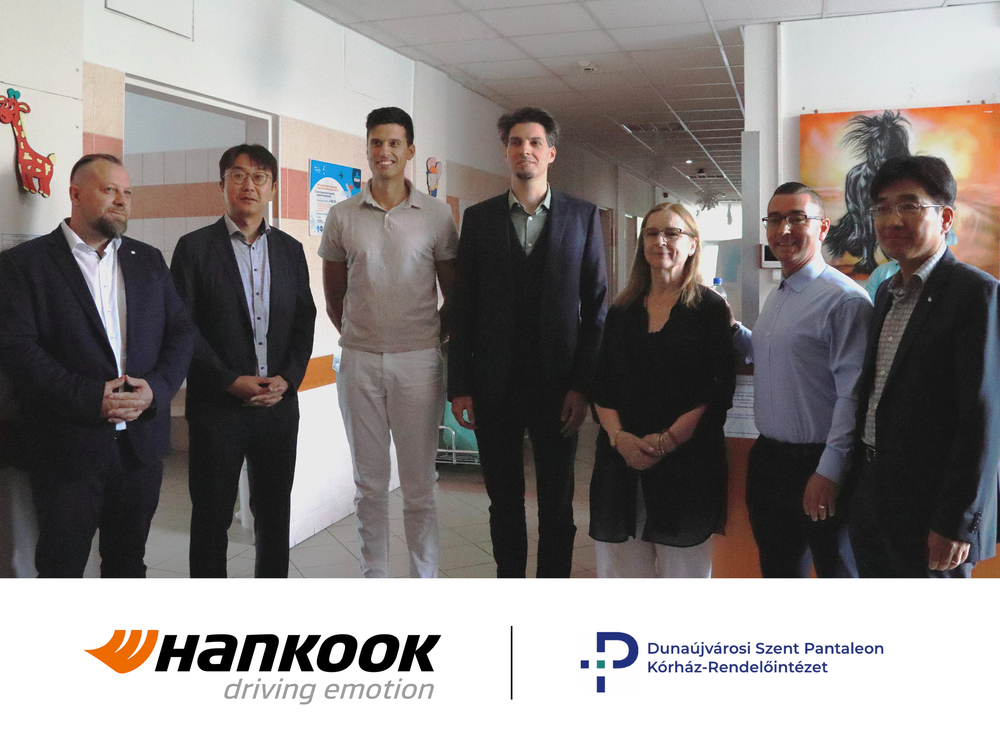 (왼쪽부터) 노르베르트 바르탈로스(Norbert Bartalos) 국민건강 재단 이사, 김형규 한국타이어 헝가리공장 HR팀 팀장, 미클로시 바르토크(Miklós Bartók) 소아병동 과장, 오르시 실라지(Örs Szilágyi) 성 판탈레온 병원 병원장, 카탈린 로이(Katalin Roy) 한국타이어 헝가리공장 HR팀 팀원, 가보르 페트라시(Gábor Petrás) 국민건강 재단 이사, 임호택 한국타이어 헝가리공장장.(사진=한국타이어)