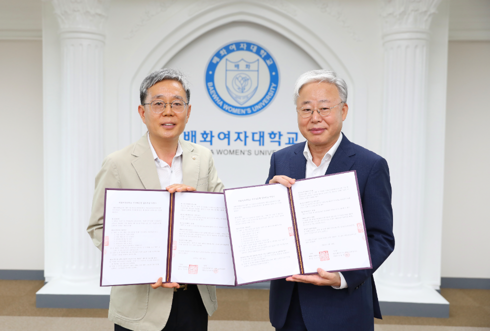 왼쪽부터 NH농협은행 서울본부 정현범 본부장, 배화여자대학교 이후천 총장. 사진=NH농협은행