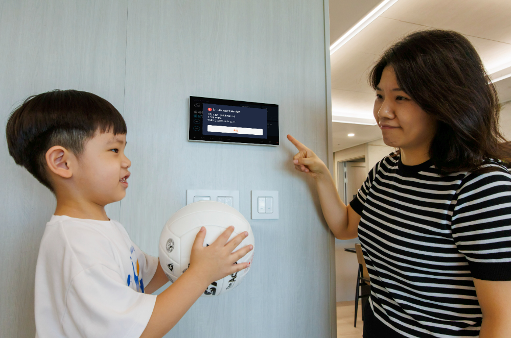 DL이앤씨가 국내 최초로 개발한 ‘D-사일런스 서비스(D-Silence Service)’의 알림이 울리는 모습.(사진=DL이앤씨)