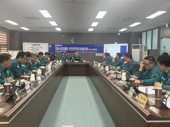 2024년 상시훈련 실시 사진(정 가운데 김일환 원장).(사진=국토안전관리원)