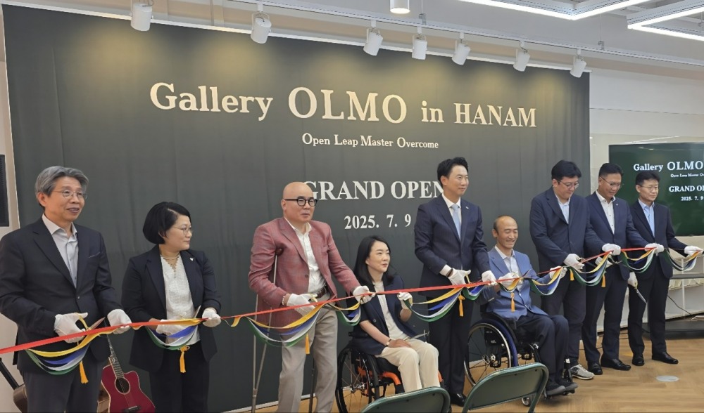 (좌측부터) 에이블뉴스 김현종 대표, 한국장애인고용공단 정순진 경기동부지사장, 장애인기업종합지원센터 박마루 이사장, 최혜영 전 국회의원, 올모서울경기 김현종 대표, 대한장애인체육회 정진완 회장, 현대제철 김형준 인재경영실장, 대상주식회사 최창빈 경영안전본부장, 금호석유화학 김재유 관리담당 상무.(사진=현대제철)