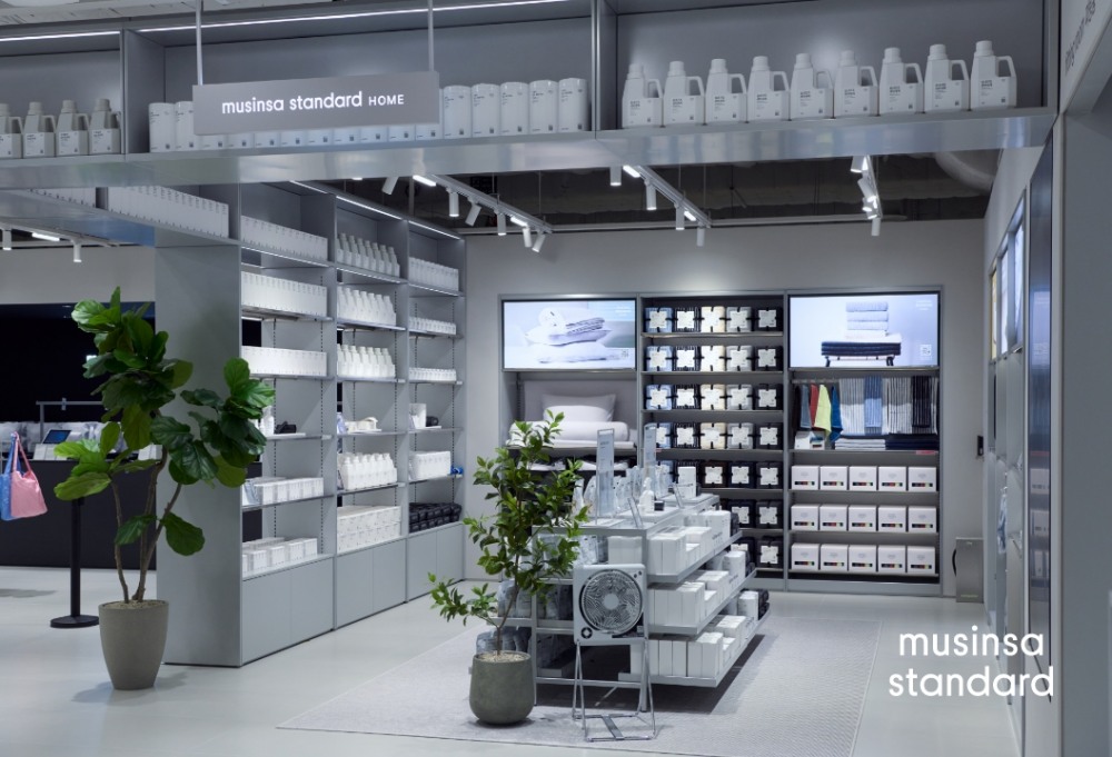 무신사 스탠다드, ‘더리버몰 강동점’ 오픈