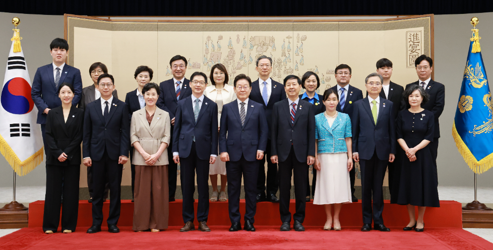 이재명 대통령, 임명장 및 위촉장 수여식 기념촬영(사진=연합뉴스)