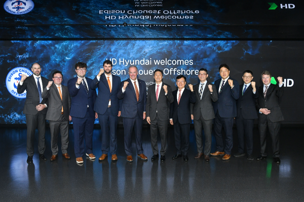 (오른쪽 여섯번째부터) 정기선 HD현대 수석부회장, 디노 슈에스트(Dino Chouest) 에디슨 슈에스트 오프쇼어 대표.(사진=HD현대)