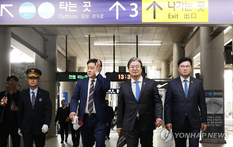 정준호 (오른쪽) 국회의원 (사진=연합뉴스)