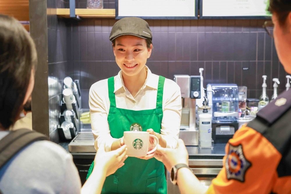 스타벅스, 순직 소방공무원 유자녀 위한 장학금 1억 지원