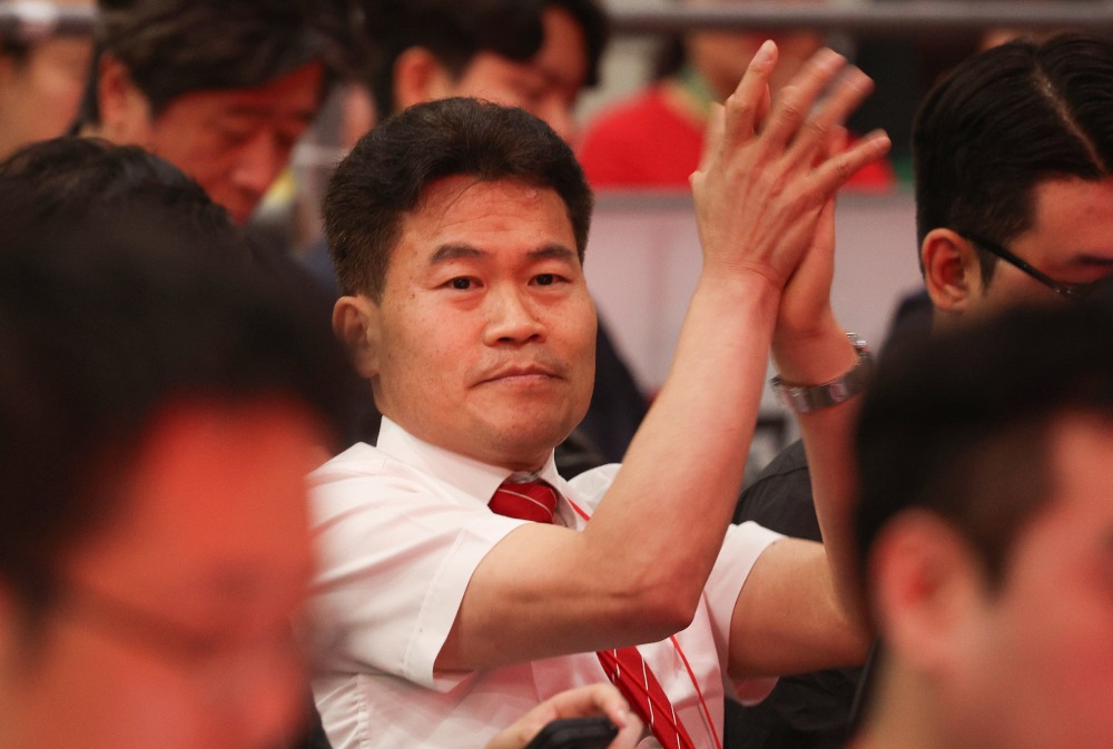 한국사 강사 전한길 씨가 8일 대구 북구 엑스코에서 열린 국민의힘 제6차 전당대회 대구·경북 합동연설회에 참석하고 있다.