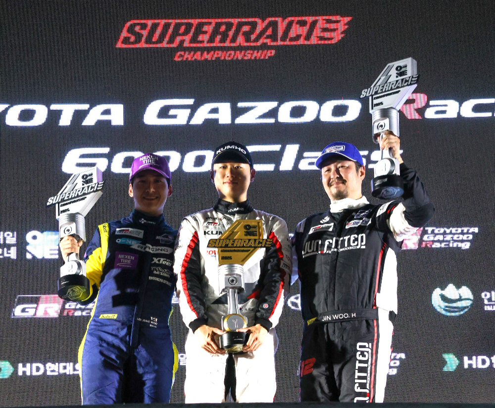 지난 9일, 강원도 인제 스피디움에서 열린 ‘2025 오네 슈퍼레이스 챔피언십’ 토요타 가주 레이싱 6000클래스 5라운드에서 금호타이어 후원 ‘금호 SL 모터스포츠팀’ 이창욱 선수가 1위를 차지했다.(사진=금호타이어)