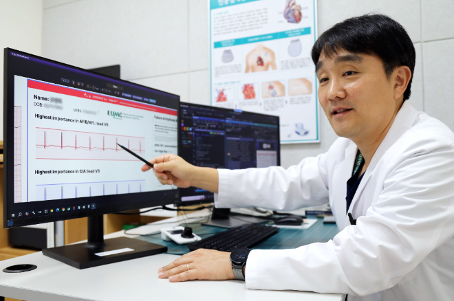 “가슴 두근거리는데 원인불명?”...이대목동병원, 국내 최초 AI 부정맥 진단 솔루션 ‘맥케이’ 도입