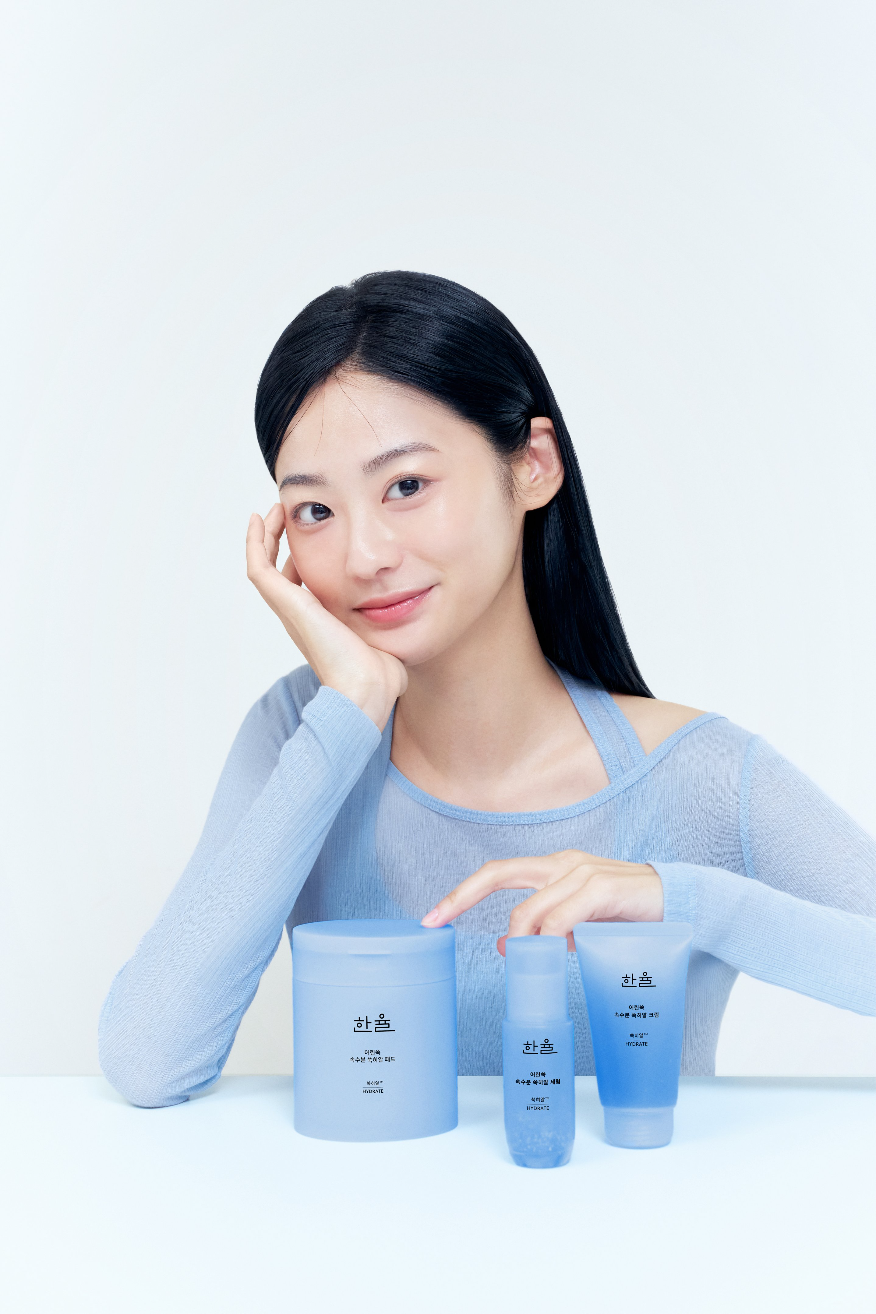 한율, '어린쑥 속수분 쑥히알 라인' 선보여