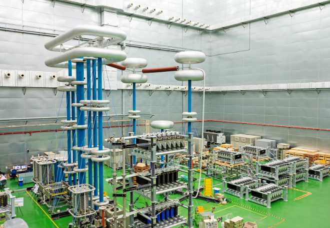 LS일렉트릭 부산 공장에서 HVDC 설비를 시험 하고 있는 모습. 사진=LS