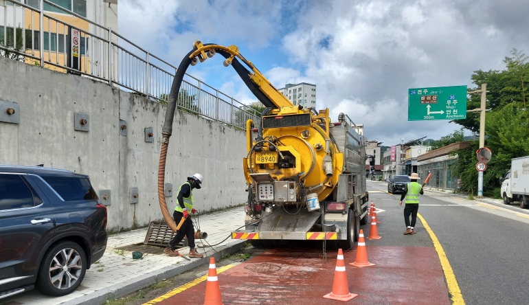 진안군, 읍소재지 우수관로 준설 완료