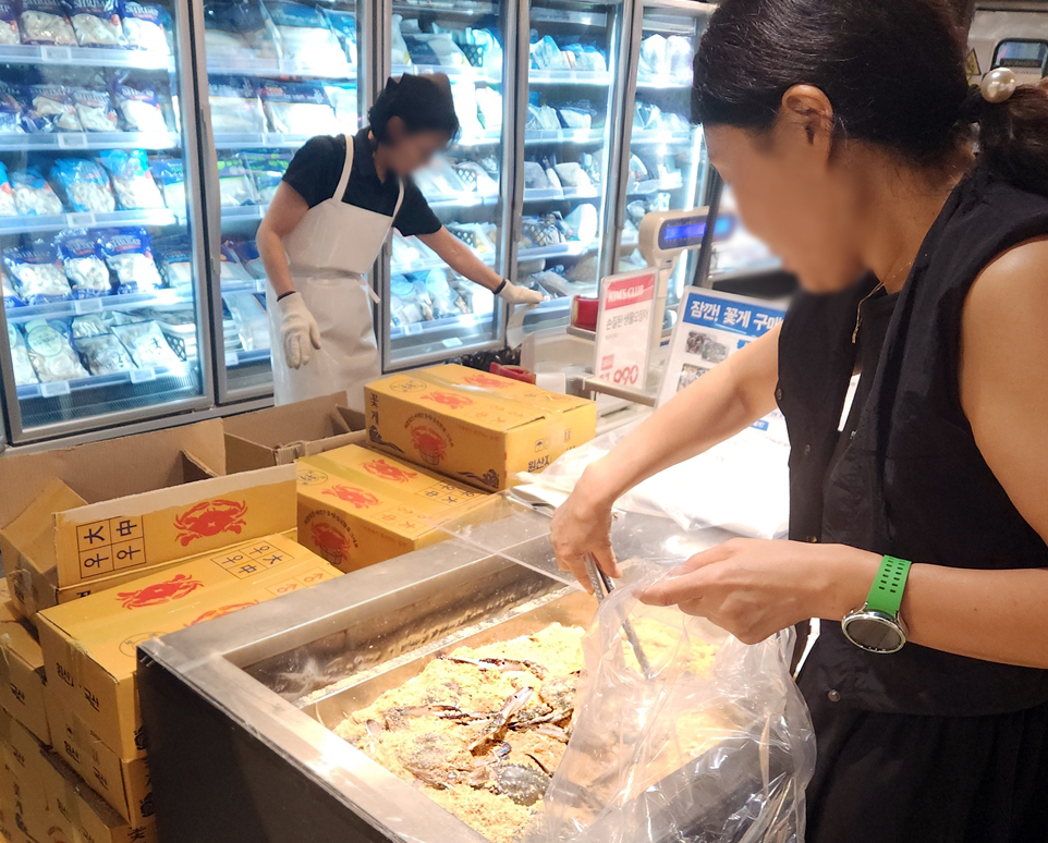 이랜드리테일 킴스클럽, ‘살아있는’ 서해안 햇 활꽃게 선보여