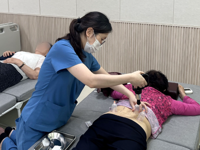 부산자생한방병원, 관내 복지관 찾아 한방의료봉사 진행