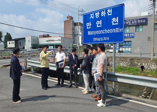 만연천 수질개선을 위한 관련 실과 회의 및 현장점검