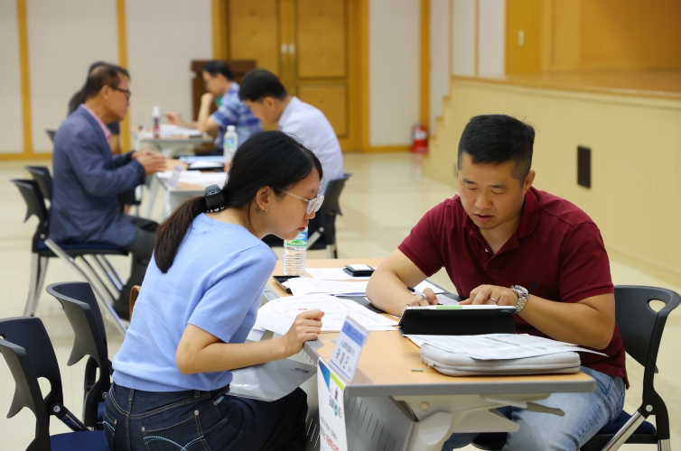 충주시 기업 맞춤형 이동특허상담실 운영(상담 진행)
