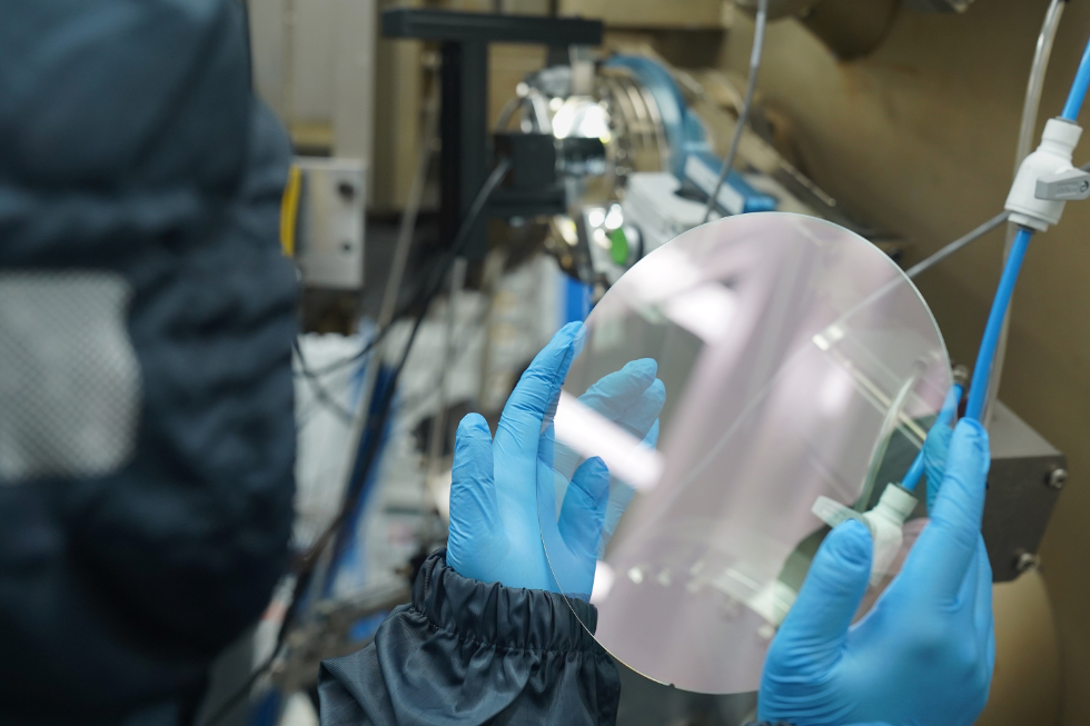 아이브이웍스, 8인치 레이더 증폭기용 에피웨이퍼 개발...“국방 반도체 경쟁력 제고”