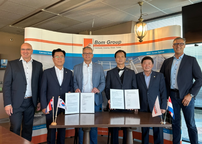 왼쪽부터 Martin van Zeijl / 마틴 반 자일 / 영업부장, 안해성 군의원, Rick van den Ende / 릭 반 덴 엔더 / 공동소유주 / 영업부장, 조병옥 군수, 김영호 군의회 의장, Rob de Wit / 롭 더 비트 / 영업담당관리자