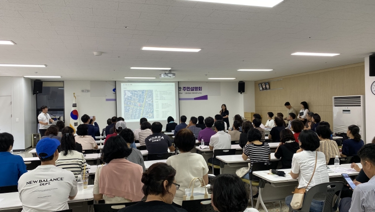 천안시도서관본부가 불당동 복합청사 건립을 위한 주민설명회를 진행하고 있다.