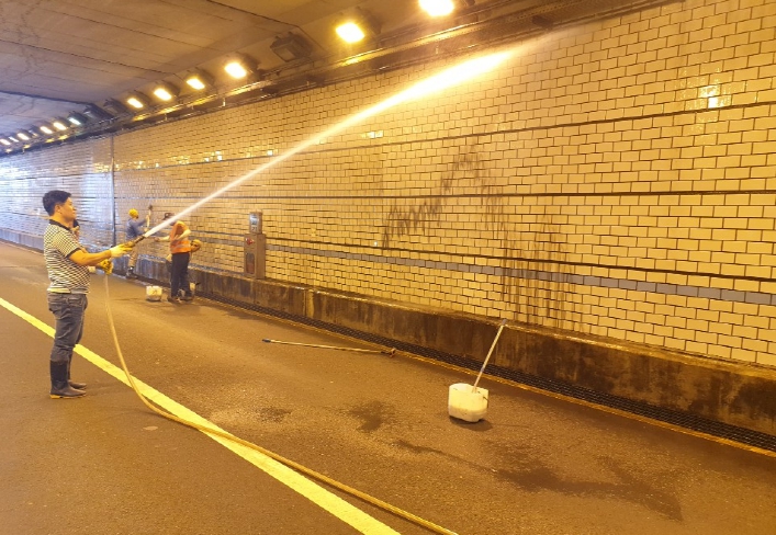 오룡지하차도 청소