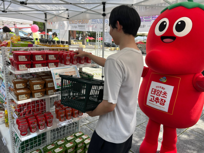 종로복지박람회 이동푸드마켓 현장. (사진=신송식품)