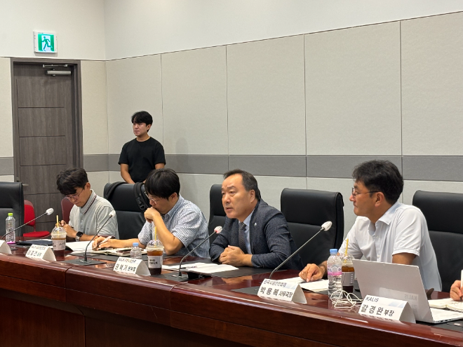 권혁기 관리원 기반시설본부장이 설명 중인 모습.(사진=국토안전관리원)