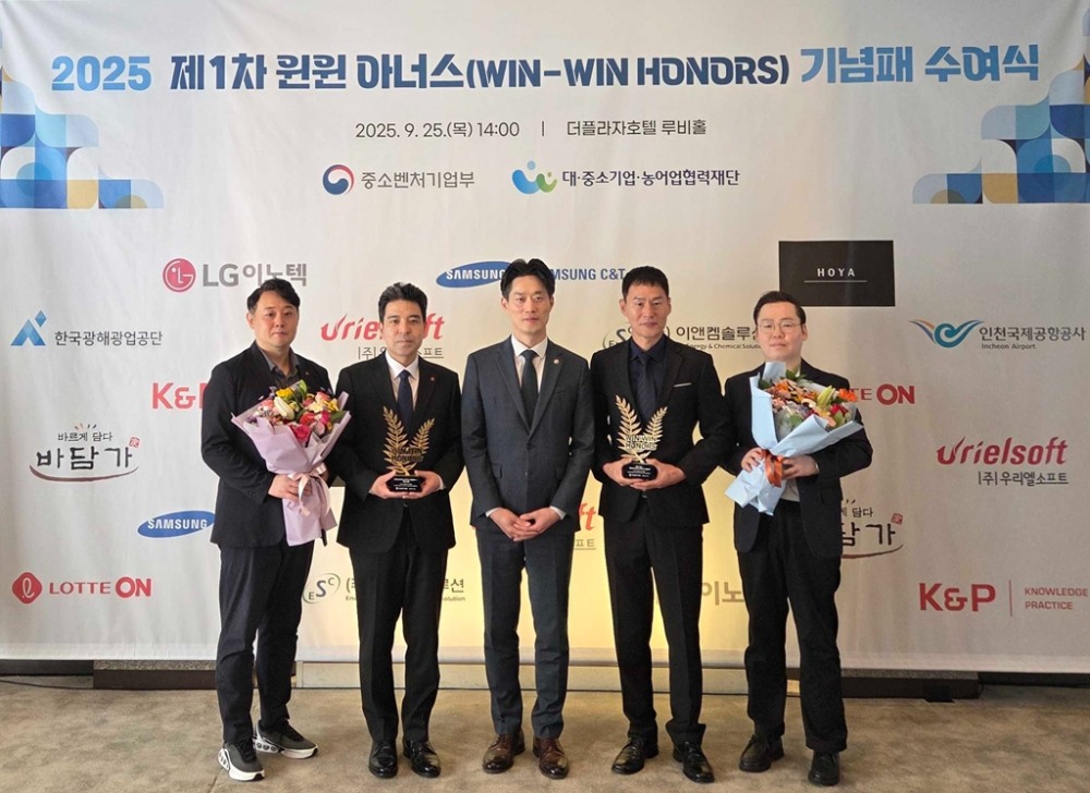 롯데온, 해진식품과 ‘윈윈 아너스’ 기념패 수상
