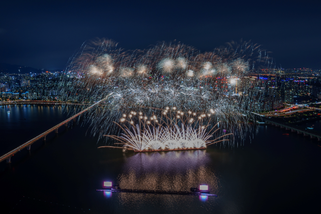 한화와 함께하는 서울세계불꽃축제 2025 성료...가을 밤하늘 수놓은 화합의 불꽃