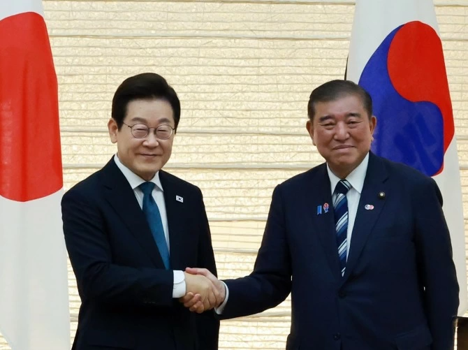 지난달 소인수회담 한일 정상(사진=연합뉴스)