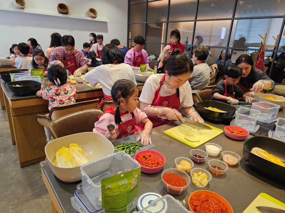 풀무원 뮤지엄김치간, ‘종로K축제’서 김치로 K-컬처 전파