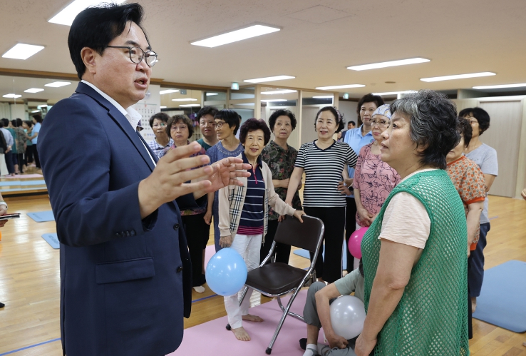 박일하 동작구청장이 지난 7월 서울 상도동 동작문화복지센터에서 열린