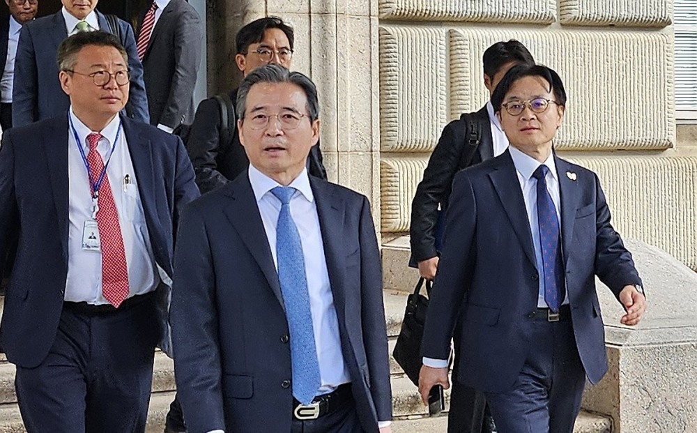 러트닉 만나고 나오는 한국 측 협상단(사진=연합뉴스)