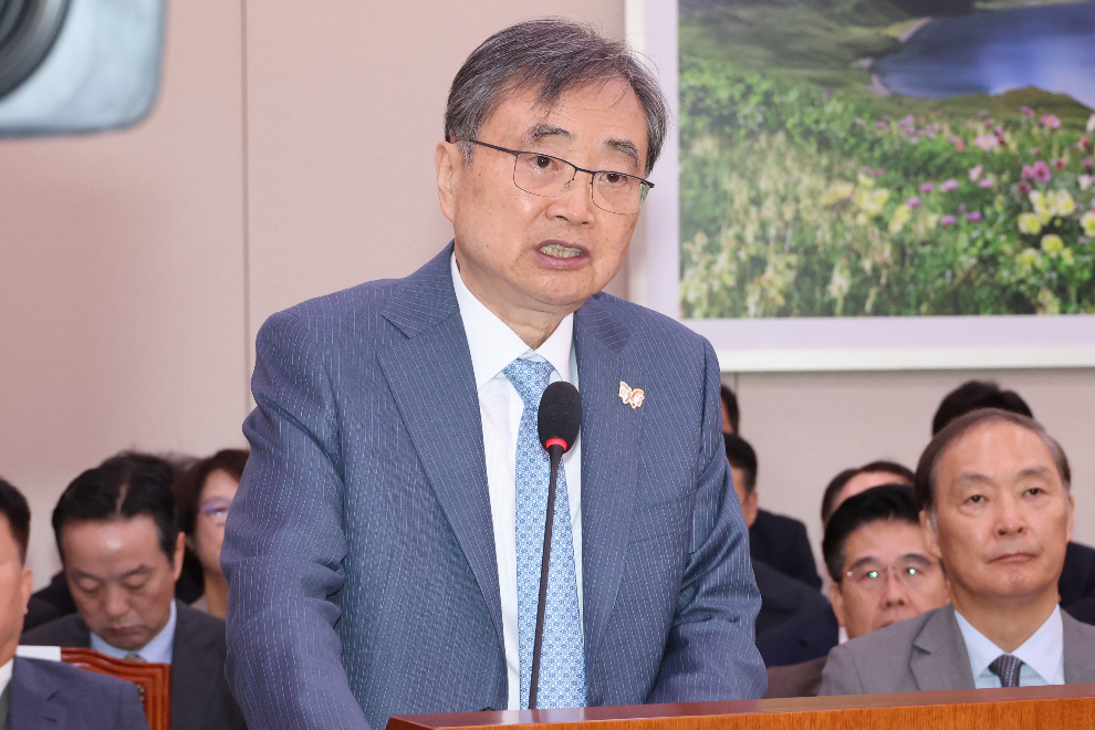 캄보디아 사태 현안보고 하는 조현 외교부 장관(사진=연합뉴스)