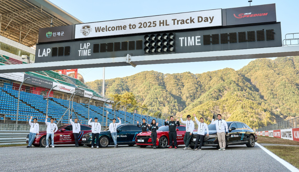 HL트랙데이 2025 시승 차량, (왼쪽부터) 올인원카 1, 올인원카 2, 스티어바이와이어(Steer by Wire) 탑재 차량, 스마트댐핑컨트롤(Smart Damping Control) 탑재 차량.(사진=HL그룹)