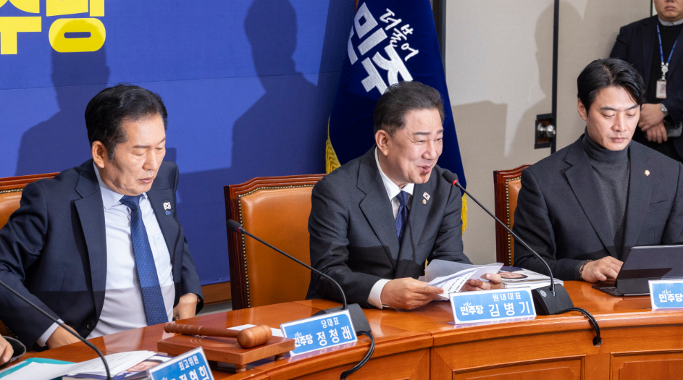 민주당 최고위원회의에서 발언하는 김병기 원내대표(사진=연합뉴스)
