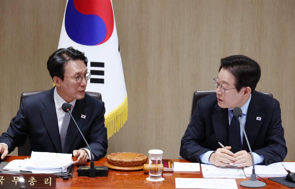 회의 공개 범위 논의하는 이재명 대통령과 김민석 총리(사진=연합뉴스)