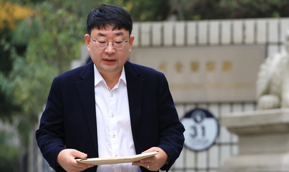 피의자로 경찰 출석하는 유튜버 신혜식씨(사진=연합뉴스)