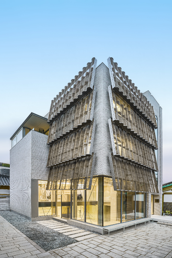 신원 ‘지이크’, 서촌 첫 플래그십 스토어 오픈… 브랜드 30주년 기념