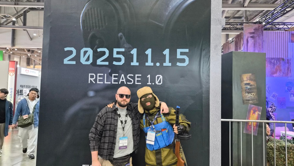 BSG게임즈의 드미트리 오고로드니코프 PR 담당자(왼쪽)와 통역을 도와준 Anton Lee님. 사진=로이슈