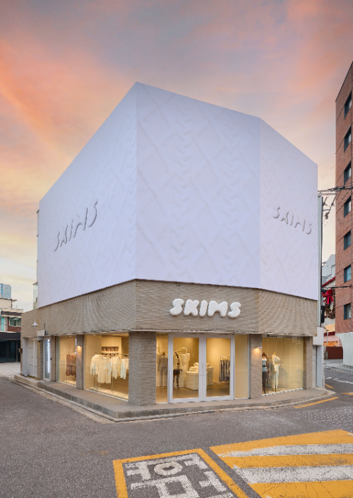 한섬, 톰지 성수와 더현대 서울에서 '스킴스' 팝업스토어 오픈