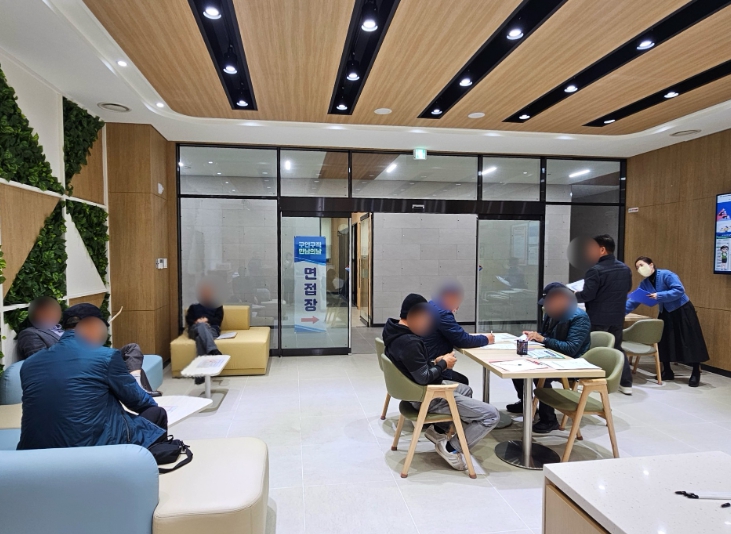 천안시는 지난 25일 일자리종합지원센터 구인구직 만남의 날 행사를 개최했다.