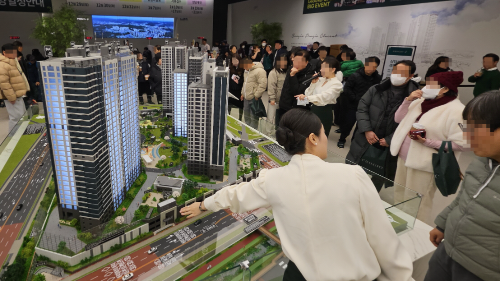 용인 푸르지오 클루센트 견본주택 인파.