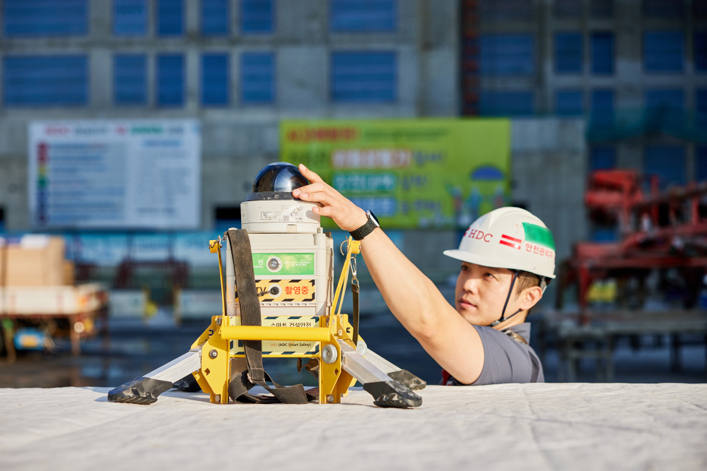 HDC현대산업개발의 이문아이파크자이 현장과 서울원아이파크 현장이 서울시가 주관한 민간 건설공사 동영상 기록관리 우수현장으로 선정돼 서울시장 표창을 받았다.(사진=HDC현대산업개발)