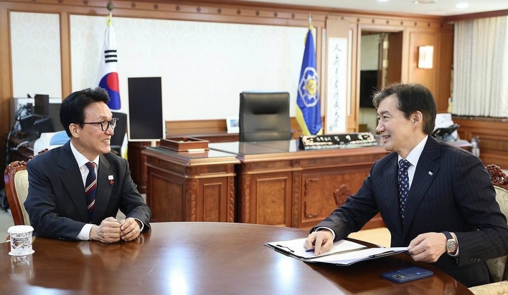 '사회대개혁위원회' 관련 논의하는 김민석 국무총리와 조국 대표(사진=연합뉴스)