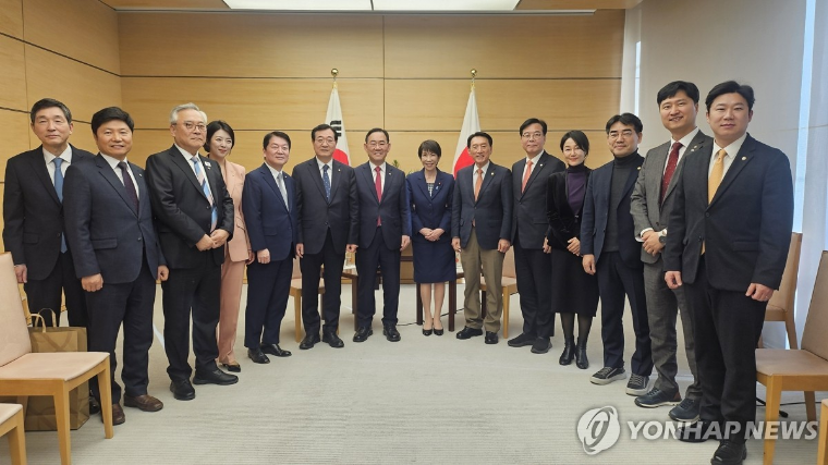 주호영 (가운데 왼쪽) 국회부의장 및 다카이치 일본 총리 (사진=연합)