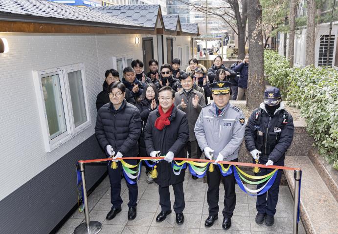 여의도 경찰초소 개장식에 참석한 최호권 영등포구청장